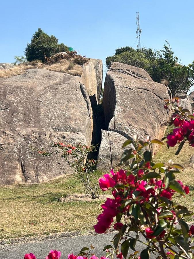 Mdzimba Mountain Lodge เอซูลวินิ ภายนอก รูปภาพ