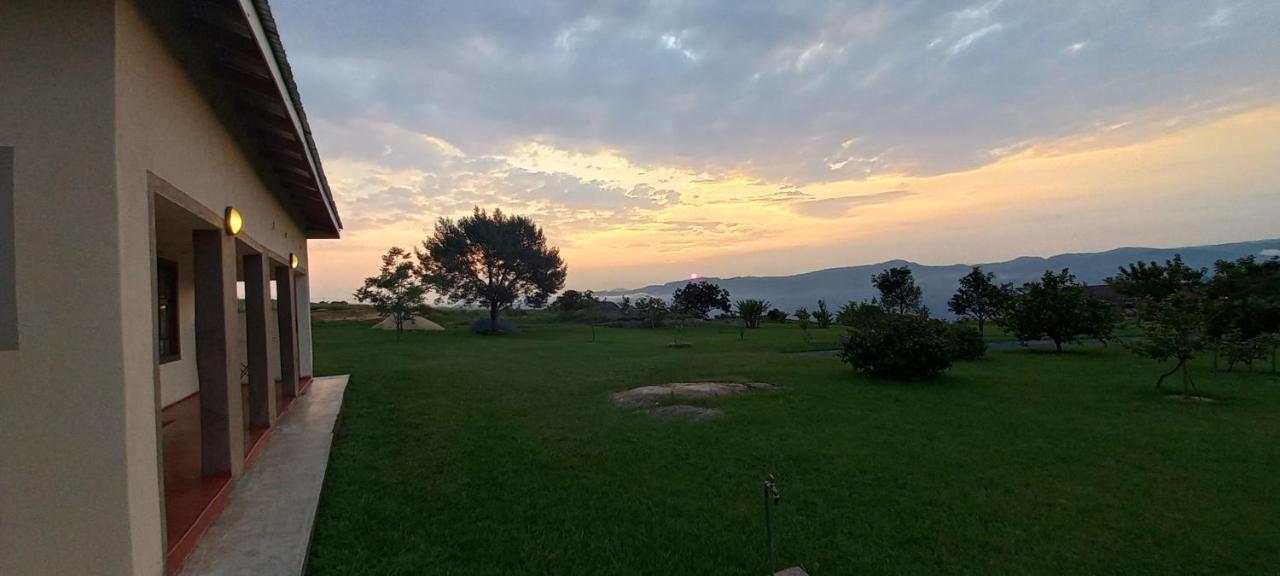 Mdzimba Mountain Lodge เอซูลวินิ ภายนอก รูปภาพ