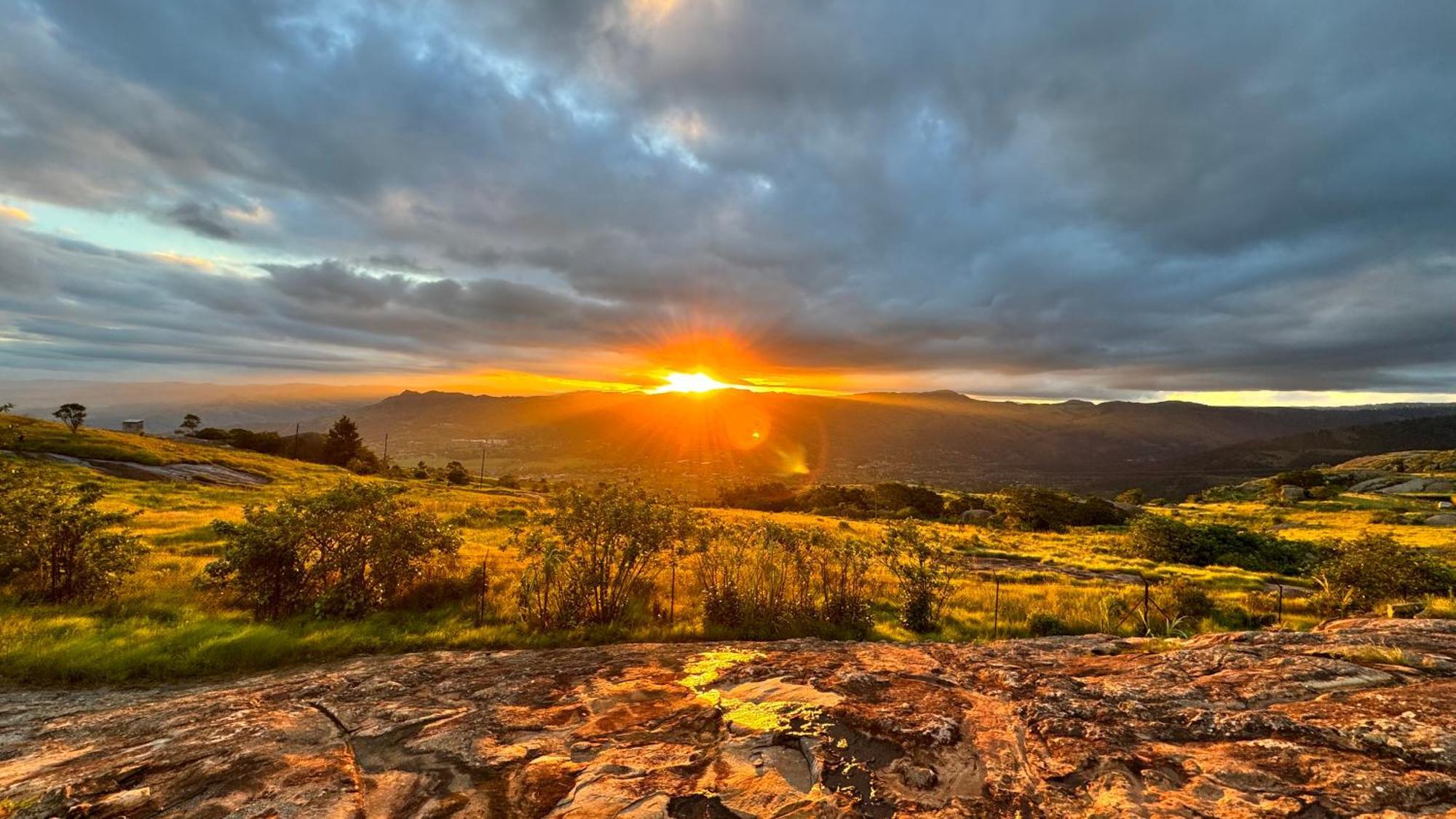 Mdzimba Mountain Lodge เอซูลวินิ ภายนอก รูปภาพ